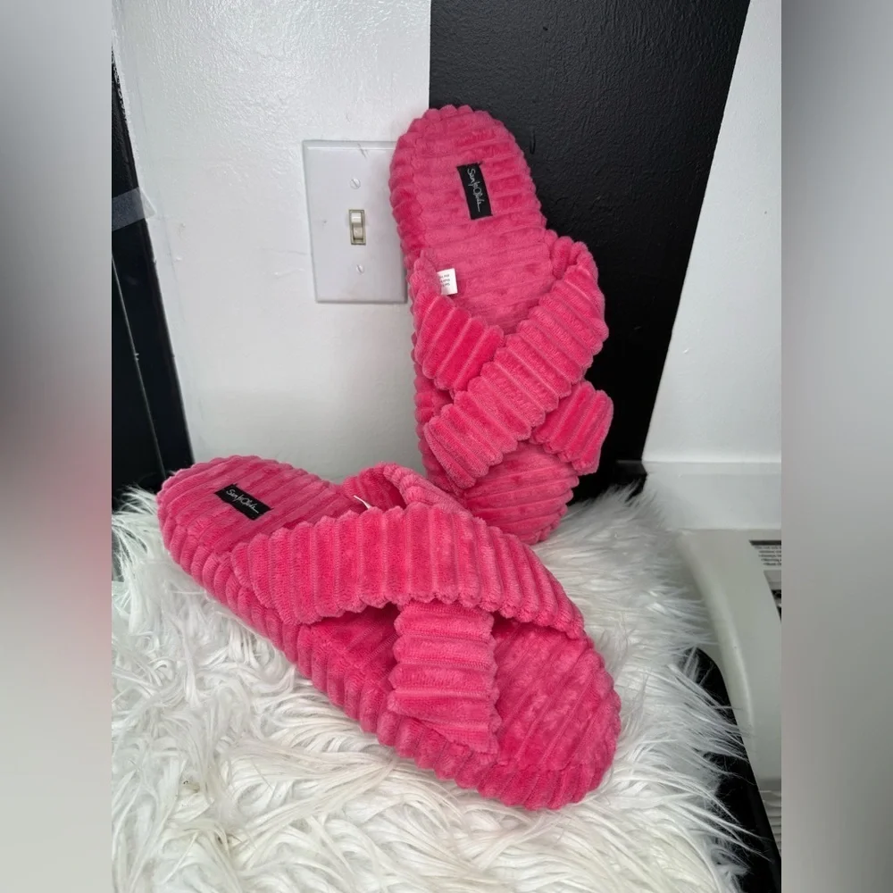 Pink Slippers For Women Size 11/12 - Picture 3 of 3